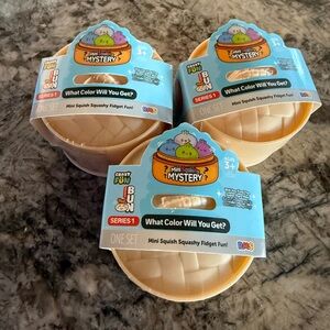 *NEW* Mini Squish Bun-3 count